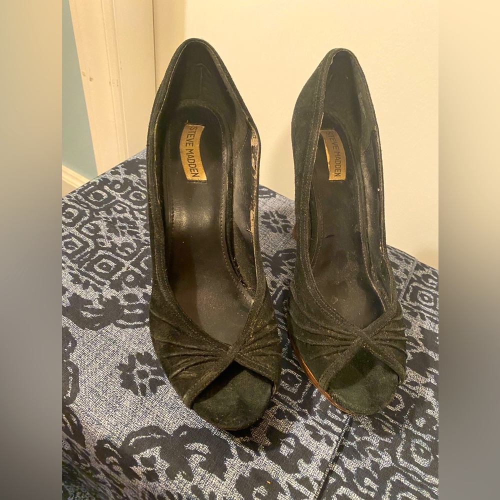 Steve Madden Pawla black suede peep toe heels, size 10M